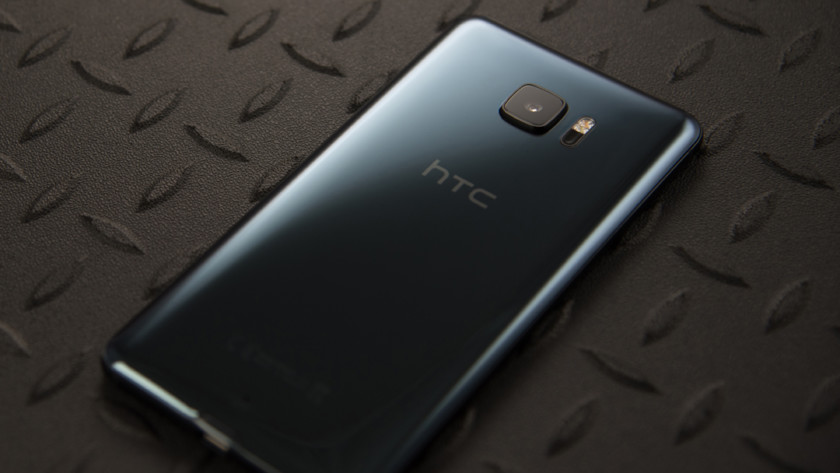  فوق العاده تو HTC با یاقوت کبود شیشه ای. 